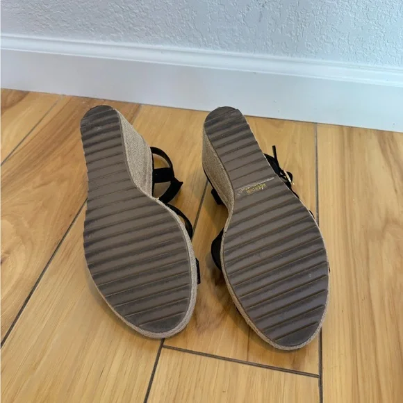 Elegant Black Women's Sandals - Picture 5 of 5